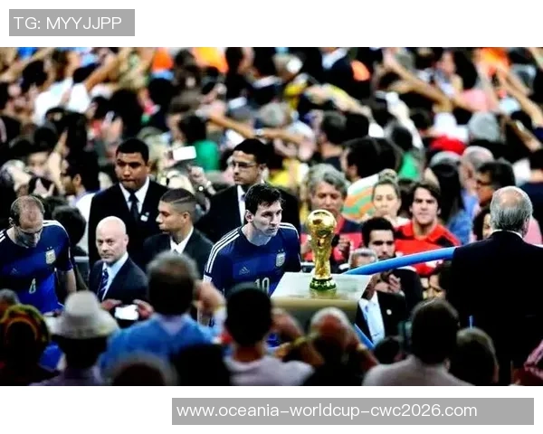 足球出场次数揭秘：传奇球员的坚持与荣耀之路