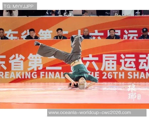 足球宝贝瑞娜的魅力与才华展现了青春活力与运动精神的完美结合